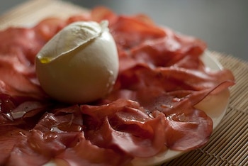 Bresaola. (Wikimedia Commons)
