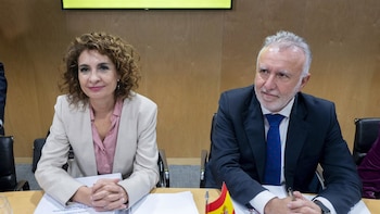 Torres admite que el resultado del PSOE "no es el esperado", pero cree que la derecha "pierde fuerza" en Andalucía