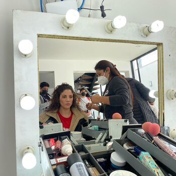 Así se alista Luciana Blomberg antes de salir a escena.