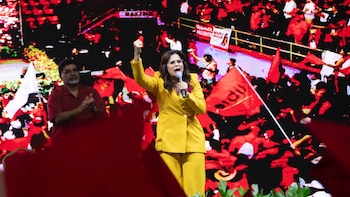 La candidata oficialista hondureña acusa