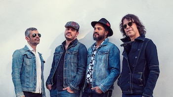 Superlitio presenta su LP ‘Días Perfectos’, una respuesta a un mundo saturado: “Siempre hay una vocación muy artesanal en nosotros”