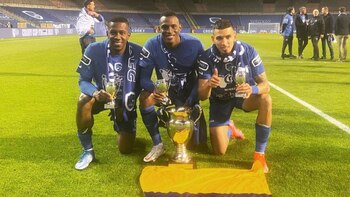 Futbolistas colombianos, nuevos campeones con