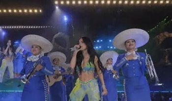 El mensaje a los inmigrantes y el tributo a México en el show de Karol G para Coachella 2026
(RS)