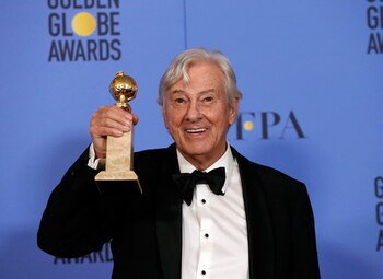 Paul Verhoeven en los Globos de Oro de 2017, cuando ganó con Elle a la Mejor Película Extranjera. REUTERS/Mario Anzuoni