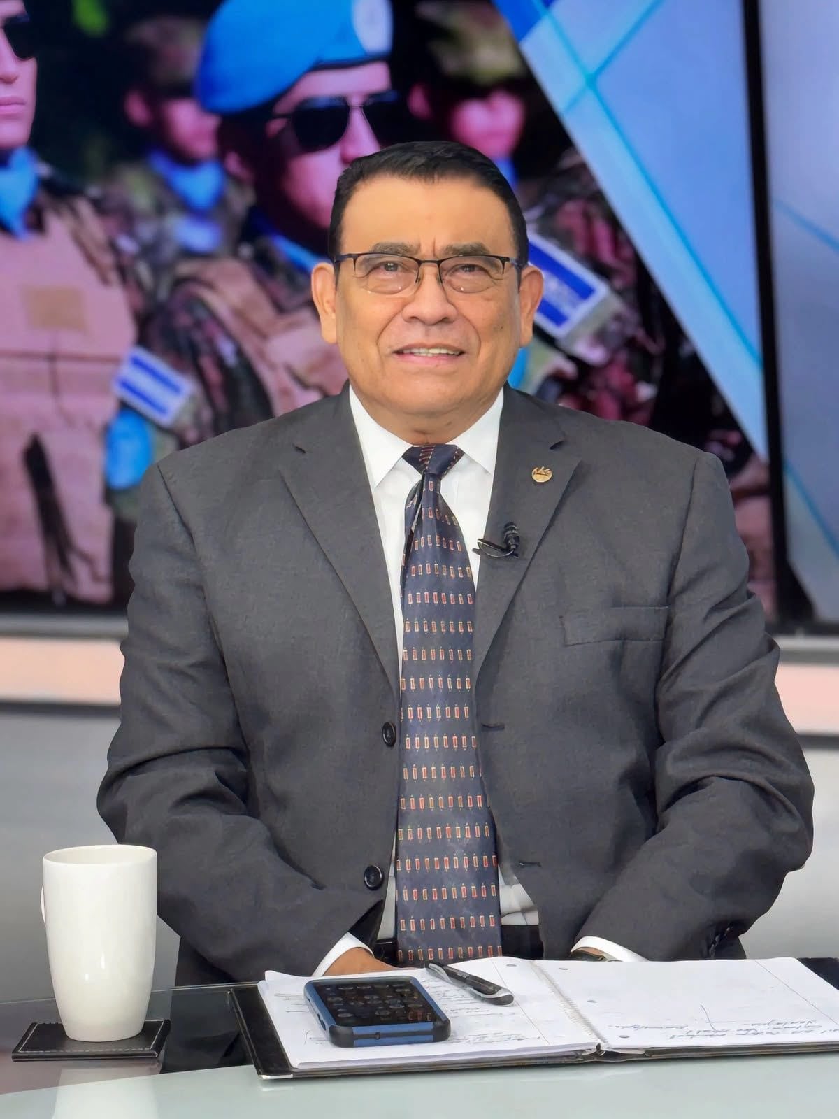 El oficial retirado señaló que ninguna nación puede intervenir de forma independiente dentro de la misión internacional. Sus palabras cobran relevancia tras el anuncio de Bukele de una posible operación militar para recuperar a los salvadoreños secuestrados. (Cortesía: Diálogo 21)