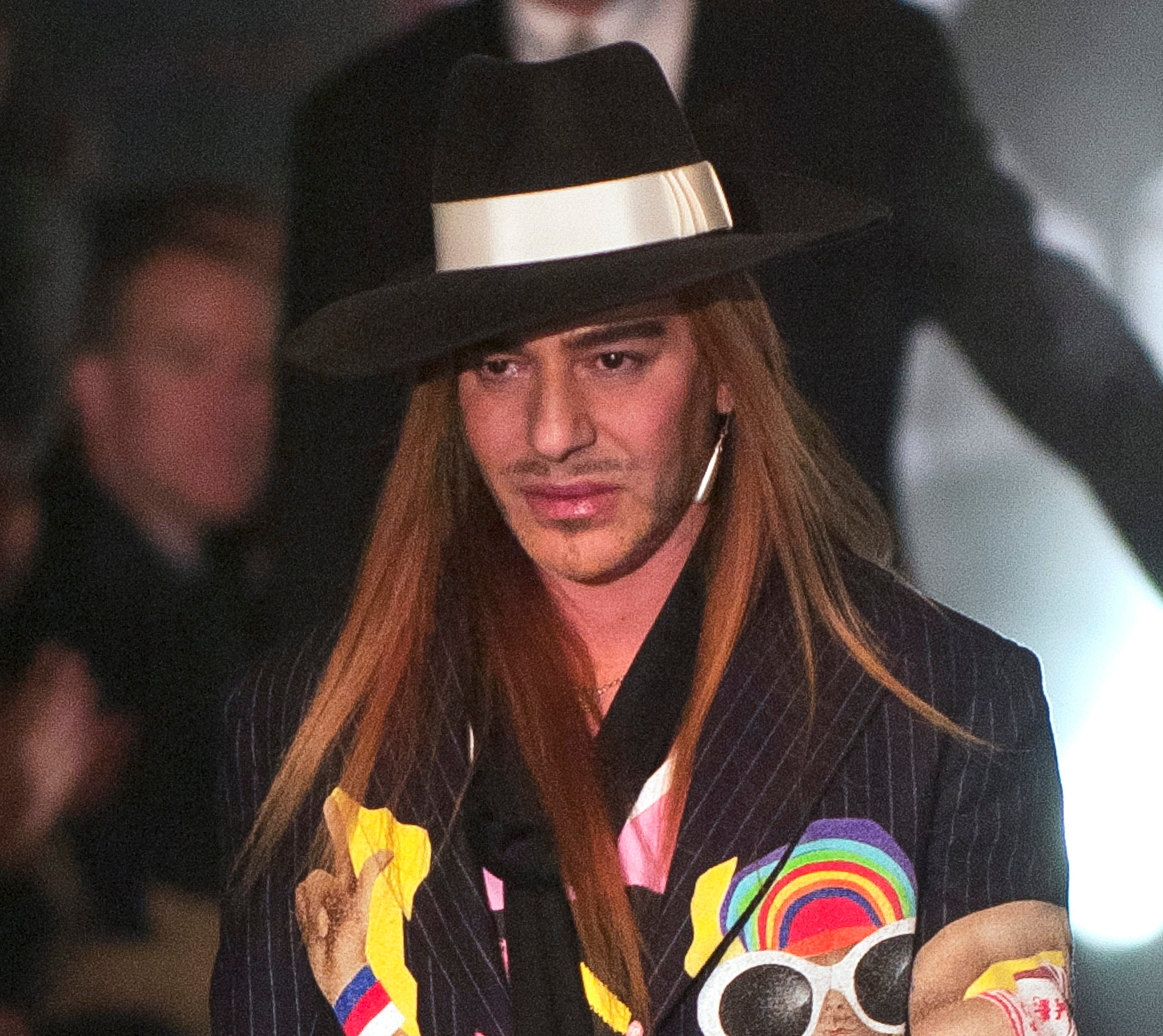Tras su salida de Dior, John Galliano inició una rehabilitación pública y en 2014 se incorporó a Maison Margiela, donde trabajó durante una década (EFE/HORACIO VILLALOBOS)