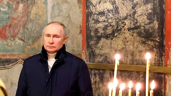 Putin celebro solo en medio