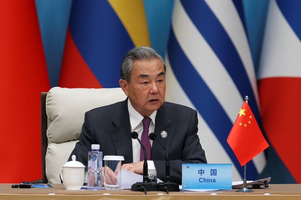 Estados Unidos y China retoman diálogo en Malasia y preparan cumbre entre Trump y Xi Jinping