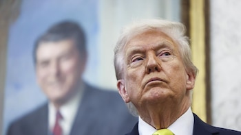 Nueve exagentes del FBI denuncian despidos ilegales por su participación en la investigación sobre Trump