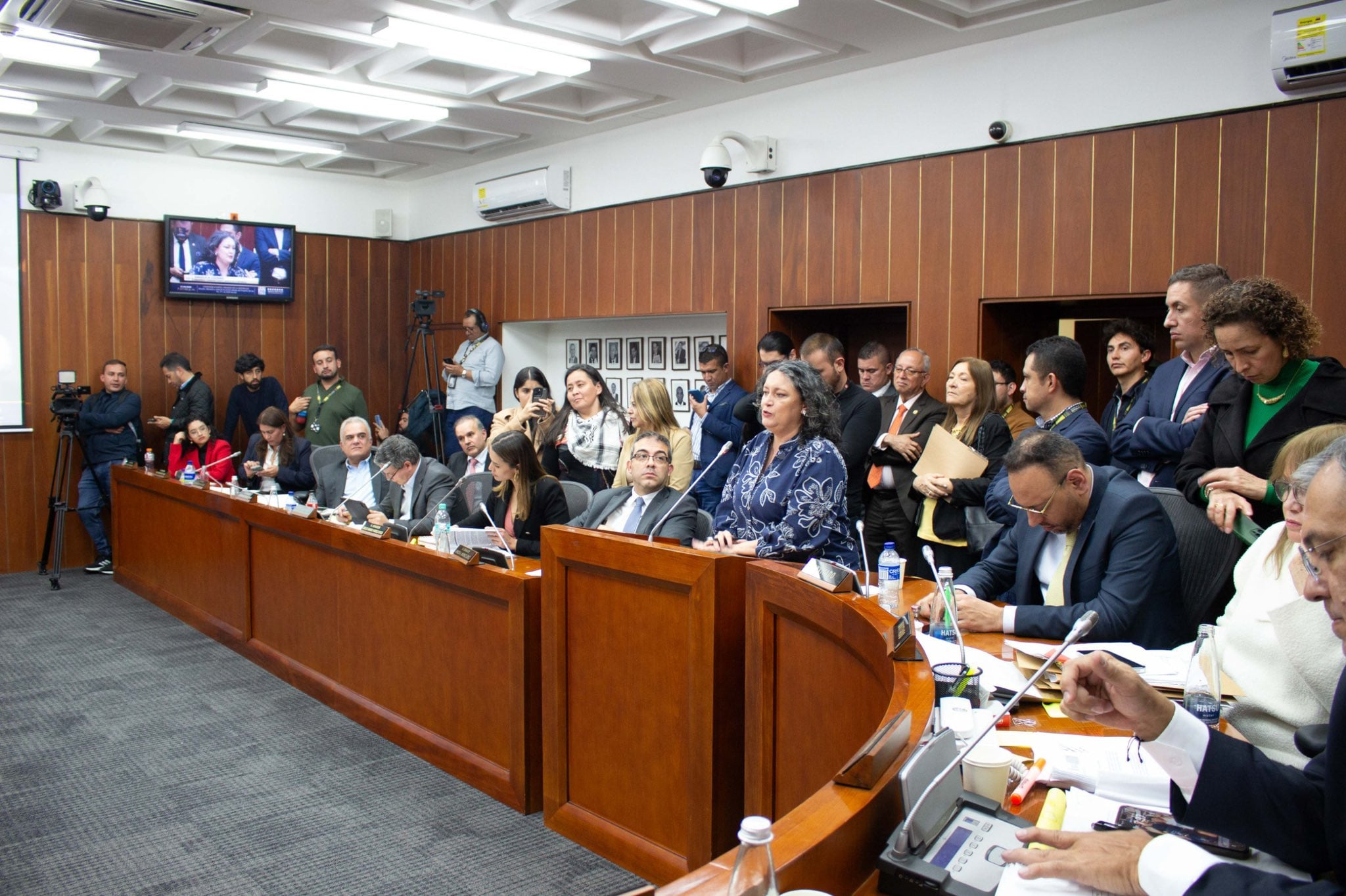 La Comisión Cuarta del Senado dio luz verde a la reforma laboral mayoritaria - crédito @AngelicaLozanoC/X