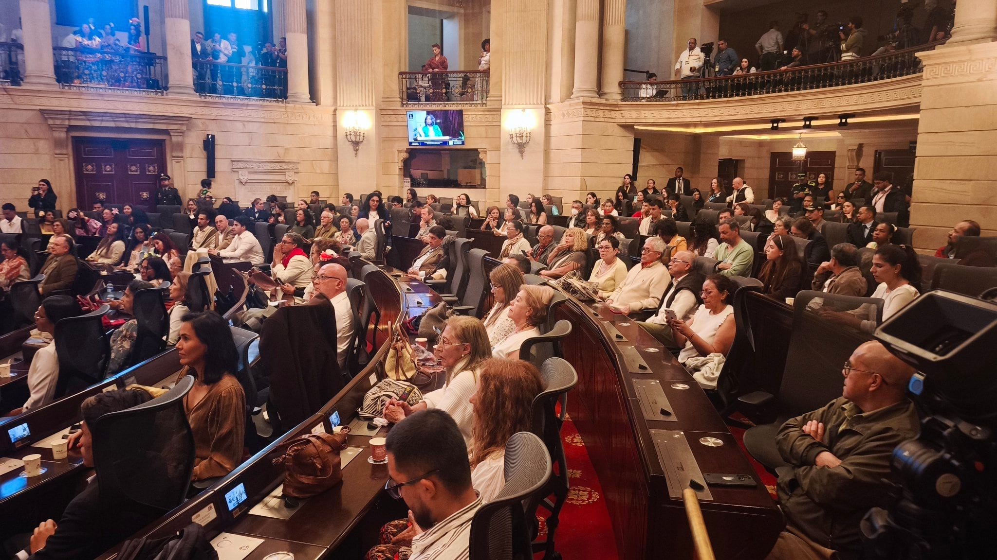 En el Salón Elíptico del Capitolio Nacional de Bogotá se realizó la cámara ardiente de la maestra Totó la Momposina, que falleció el 19 de mayo de 2026 - crédito @ViceColombia/X