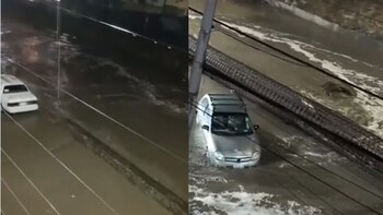 Lluvias intensas desbordan el Río Hondo en Naucalpan y provocan afectaciones en vialidades del Estado de México