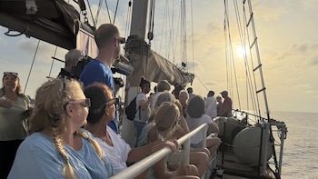 Buque Escuela Cervantes Saavedra hace del Mediterráneo su aula para ver el eclipse solar desde las Columbretes
