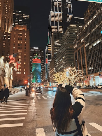 Los rascacielos iluminados de la