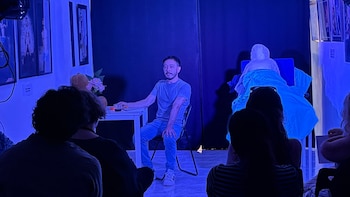 “¡OH FATHER!” ha recibido elogios por su capacidad de conmover y abrir diálogo sobre la familia, la masculinidad y la herencia emocional en contextos diversos.