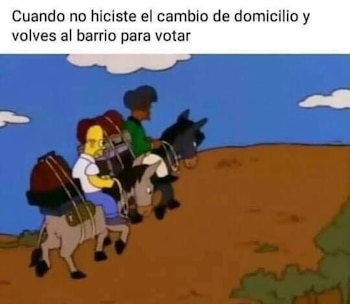 Meme de Los Simpson con Homer y otro personaje montando burros en un camino de tierra, con el texto sobre viajar para votar