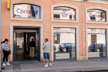 Oficina de Correos ubicada en la calle Palos de la Frontera, en Madrid. (Carlos Luján / Europa Press)