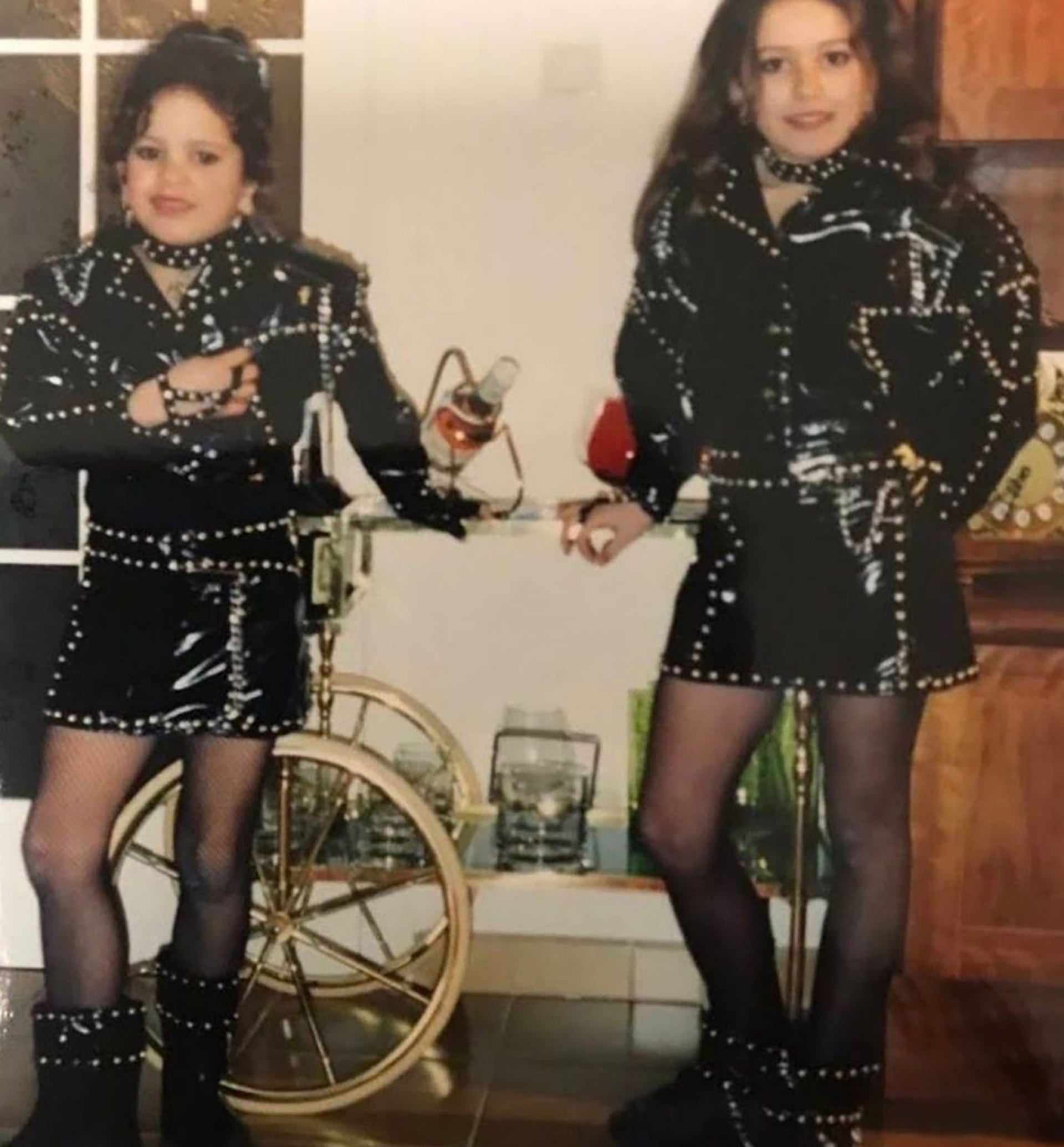 Las pequeñas hermanas españolas con un look rocker