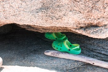 Restos de basura en una