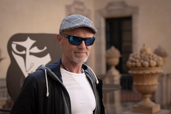 Jo Nesbo dispara contra la