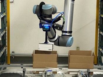 Un robot colaborativo coloca un