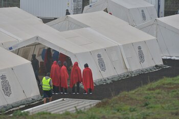 Varios migrantes en el Centro