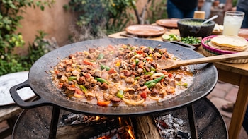 ¿Cómo preparar discada? el platillo típico del Norte de México ideal para compartir con la familia