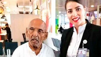 Swami Sivananda en el aeropuerto