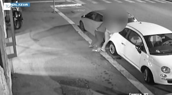 El ciudadano colombiano fue citado a un domicilio y allí fue abordado por los demás integrantes de la organización - créditos captura de pantalla Carabinieri Roma | Rai News
