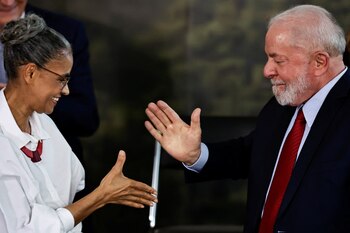 Lula da Silva junto a la ministra Marina Silva (REUTERS/Ueslei Marcelino)