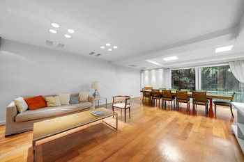 Casa Franco Macri en Barrio Parque - Casa Salvadori