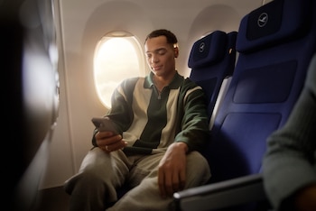 19/08/2026 Grupo Lufthansa estrena la conexión wifi de Starkink en su primera avión.
Grupo Lufthansa ha estrenado este miércoles la conexión wifi de Starlink en el vuelo de un avión Airbus A320neo que partió desde Fránkfurt (Alemania) hacia Roma (Italia), marcando el inicio de esta nueva tecnología en la compañía, según un comunicado.
ESPAÑA EUROPA MADRID ECONOMIA
LUFTHANSA