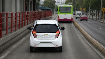 126 multas en menos de 6 meses: un automovilista debe $111 mil pesos por invadir el carril confinado del Mexibús