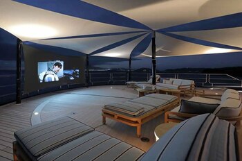 El Yate Whisper con el