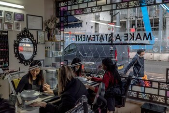 Un salón de manicura de