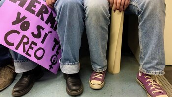 "No estás sola" examina el