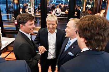 Santiago Caputo, Luis Caputo y Peter Lamelas