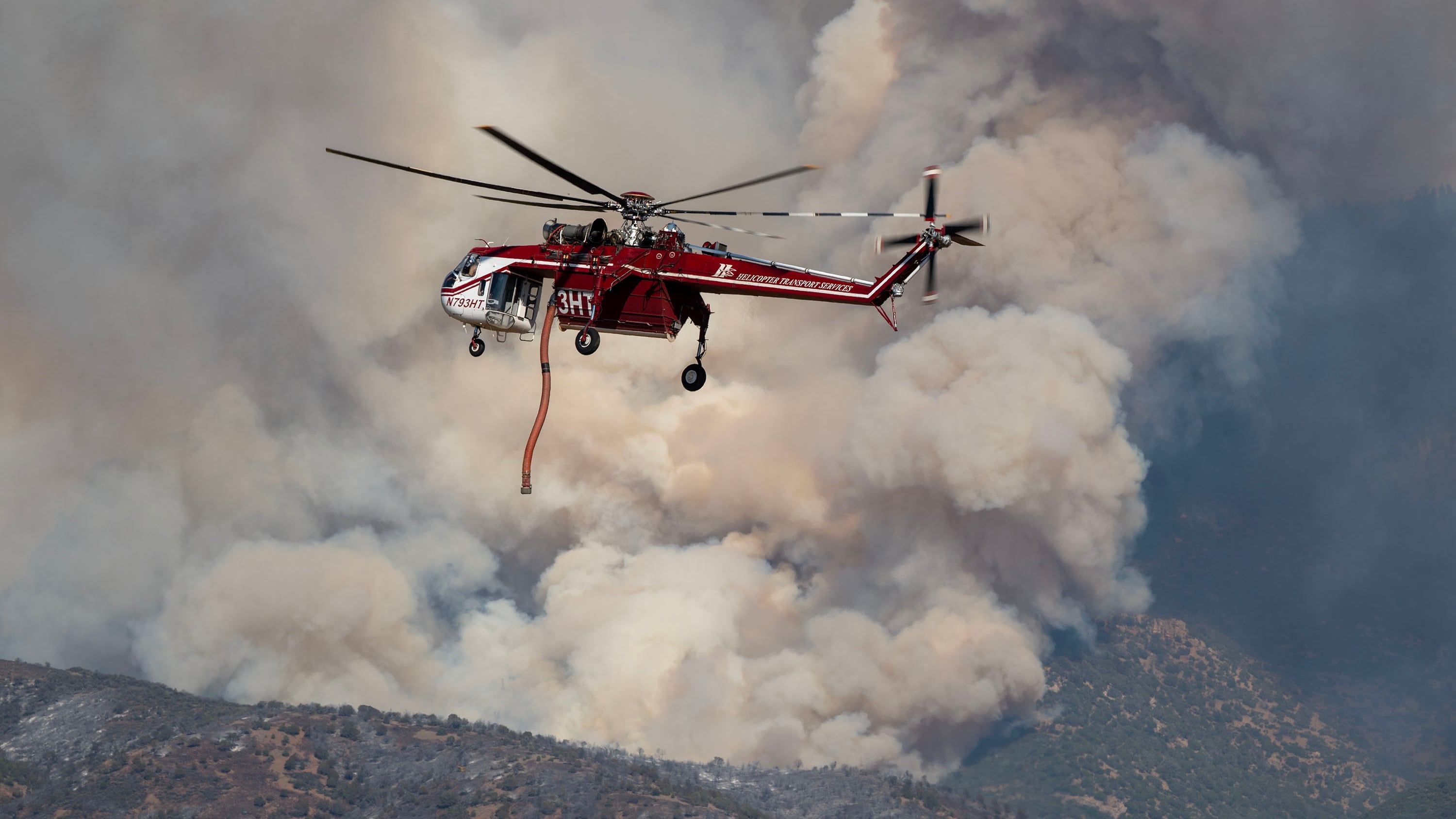 Mueren dos pilotos en Utah mientras combatían el incendio forestal más grande del año