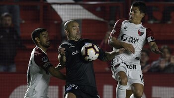 Santiago Silva recibió una suspensión de dos años por doping (Photo by JUAN MABROMATA / AFP)