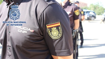 Un joven fallece al ser arrollado por un taxi mientras estaba tumbado en la calzada en Menorca