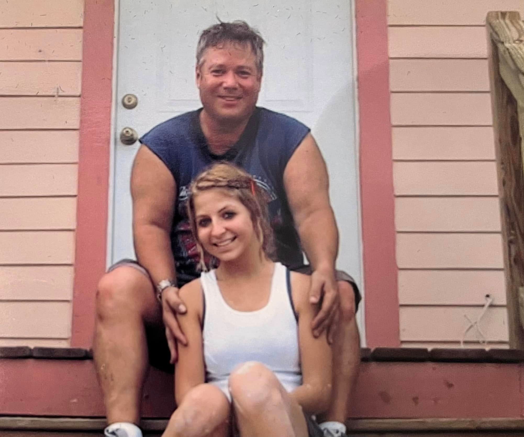 Los padres de Lauren sostienen que la joven sufrió una sobredosis letal y que sus amigos ocultaron el cuerpo para evadir consecuencias legales