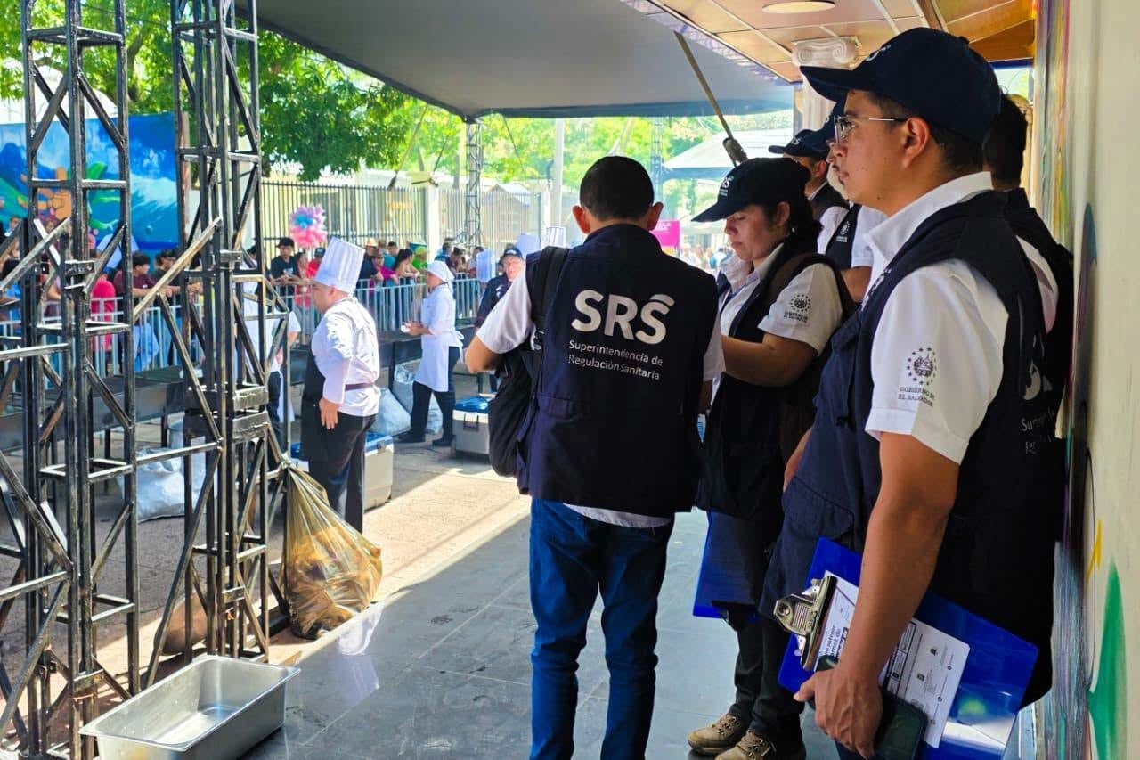 La Superintendencia de Regulación Sanitaria garantizó la higiene en cada uno de los puestos de comida (Foto cortesía La Paz Este Distrito San Rafael Obrajuelo)