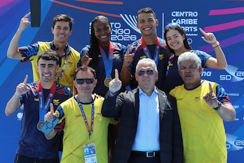 La selección Colombia de patinaje celebra su título como campeona centroamericana y del Caribe - crédito Comité Olímpico Colombiano