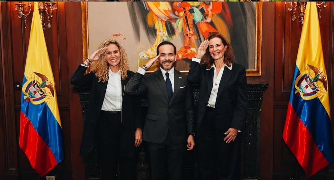 Beatriz Eugenia Vélez Vengoechea (centro) tiene tres décadas de experiencia en el sector laboral - crédito Ministerio del Trabajo