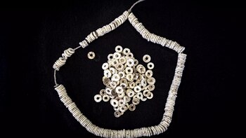 Collares de cáscaras de huevo