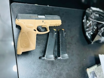 La Policía Nacional Civil capturó en Villa Canales a Lenderson Fernando González Tecú, de 21 años, en un operativo en la colonia Villa Las Mercedes.