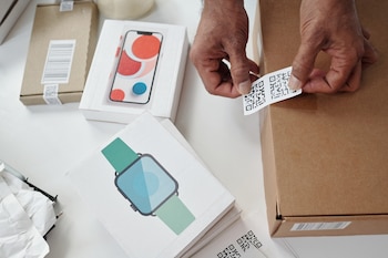Más allá de identificar un artículo, los nuevos códigos permiten vincularlo con información digital que puede ser utilizada por distintos actores de la cadena de valor según sus necesidades (Foto: Shutterstock)