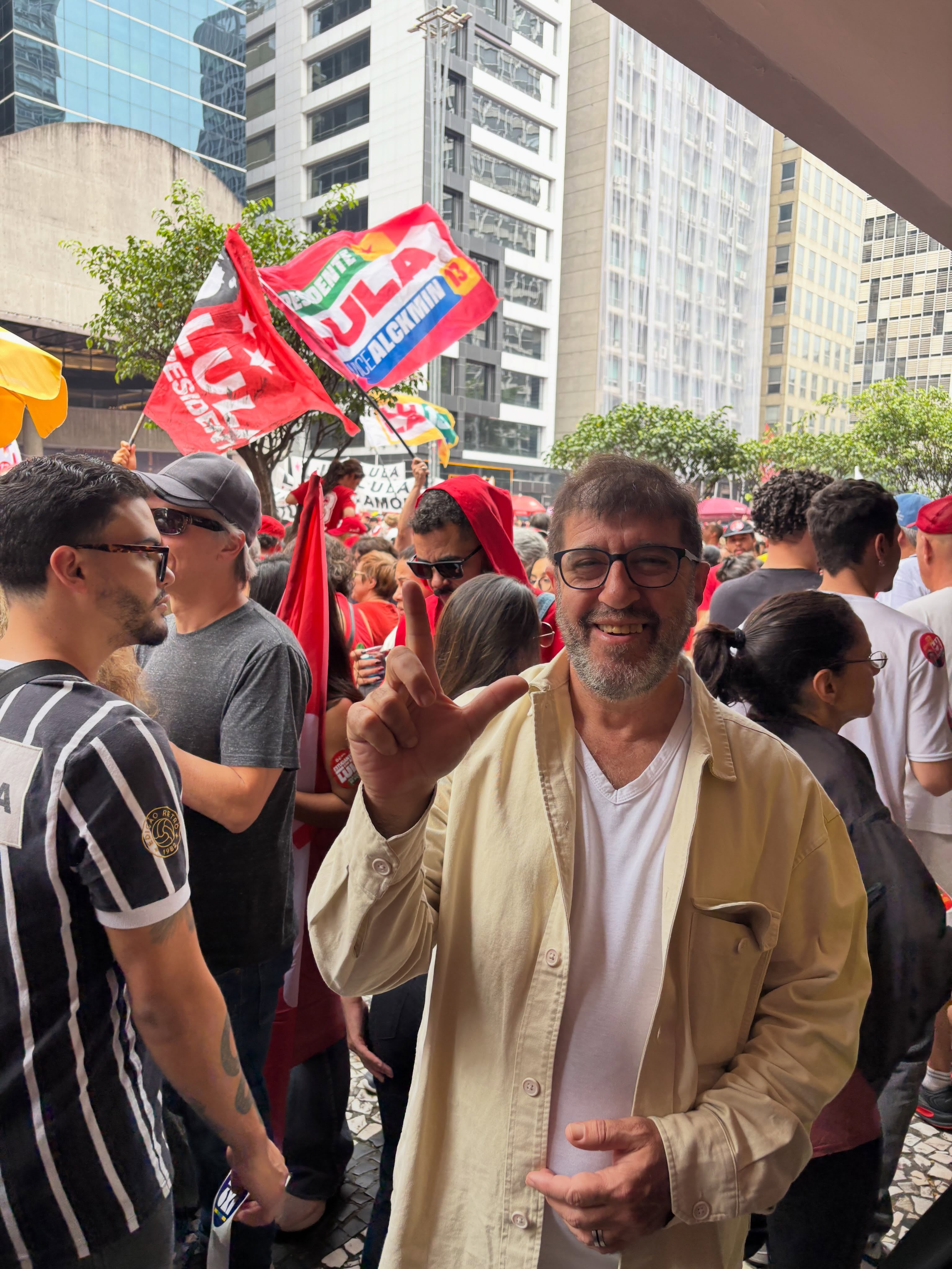 El presidente del Frente Amplio de Uruguay, Fernando Pereira, en acto de cierre de Lula da Silva en San Pablo (@fernadopereira.66)