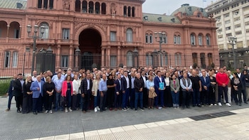 Intendentes marcharon al Ministerio de Economía por fondos y obras paralizadas