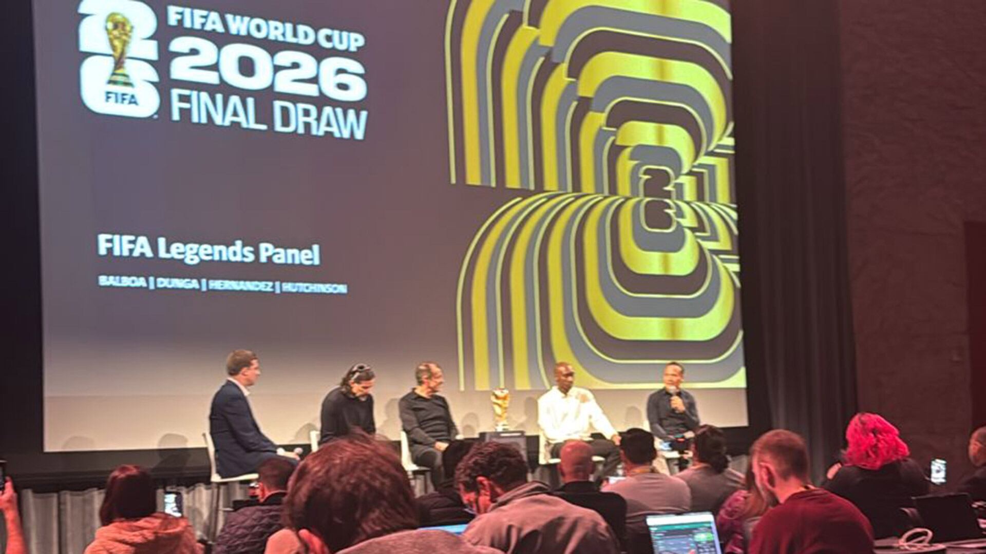El panel de leyendas en la previa del sorteo del Mundial